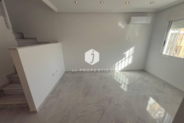 Aus zweiter Hand - Chalet -
Torrevieja - aguas nuevas