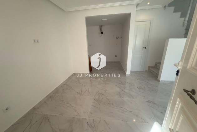 Aus zweiter Hand - Chalet -
Torrevieja - aguas nuevas