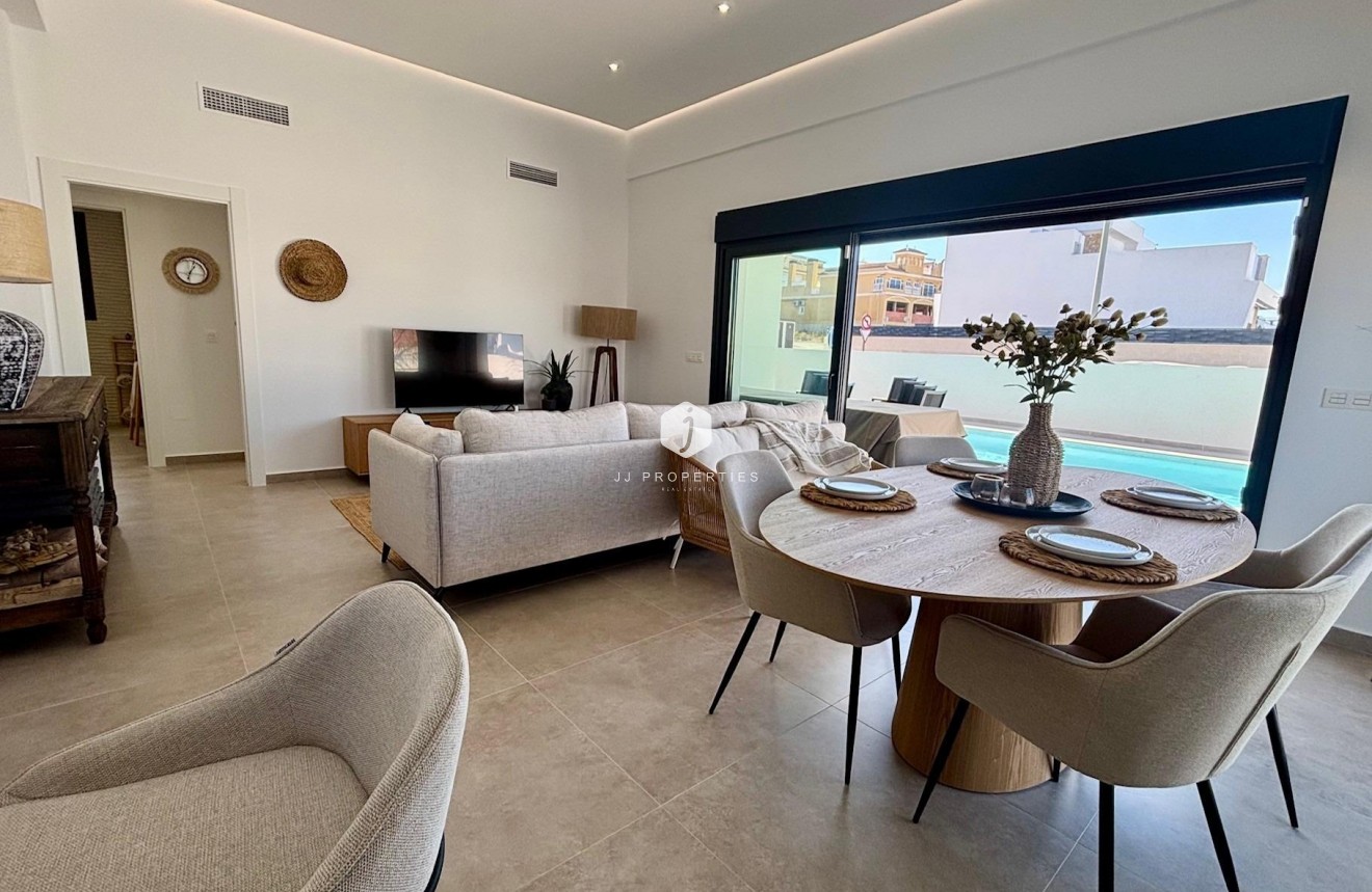 Obra nueva - Villa -
Rafal - polideportivo