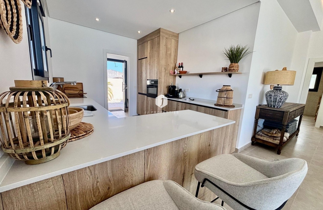 Obra nueva - Villa -
Rafal - polideportivo