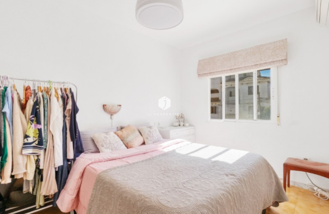 D'occasion - Chalet -
Torrevieja - Costa Blanca