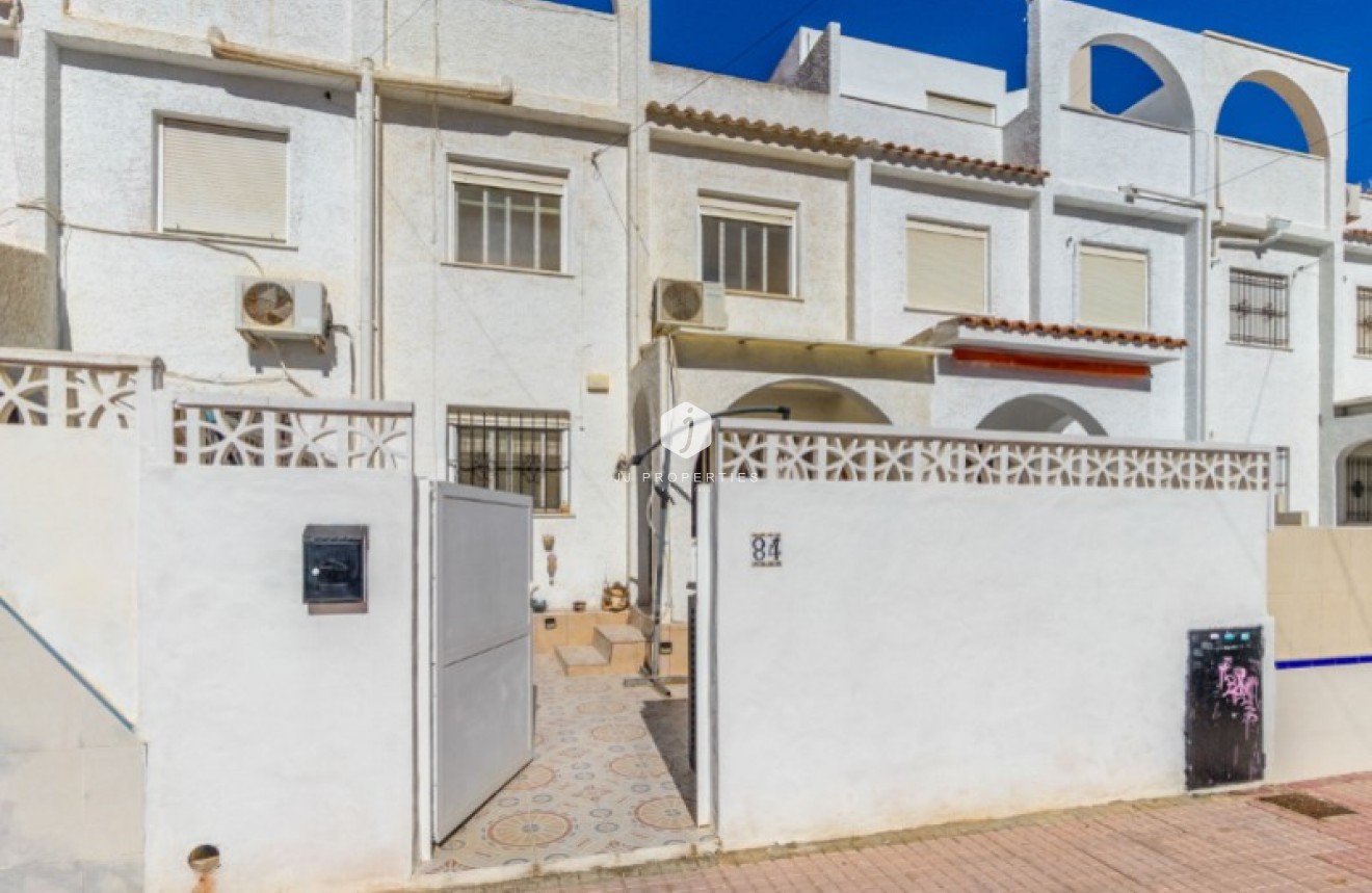 D'occasion - Chalet -
Torrevieja - Costa Blanca