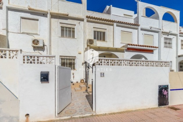 D'occasion - Chalet -
Torrevieja - Costa Blanca