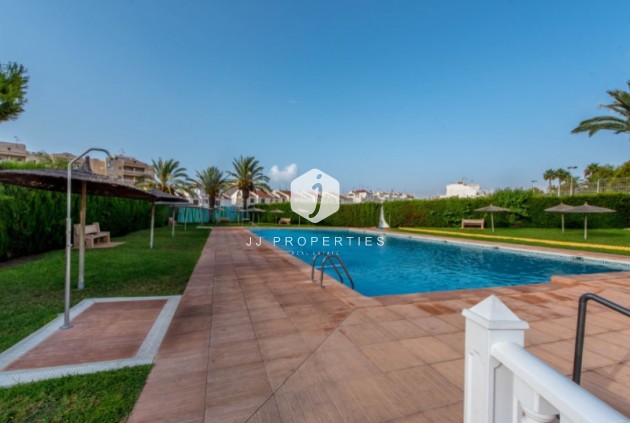 D'occasion - Chalet -
Torrevieja - Costa Blanca