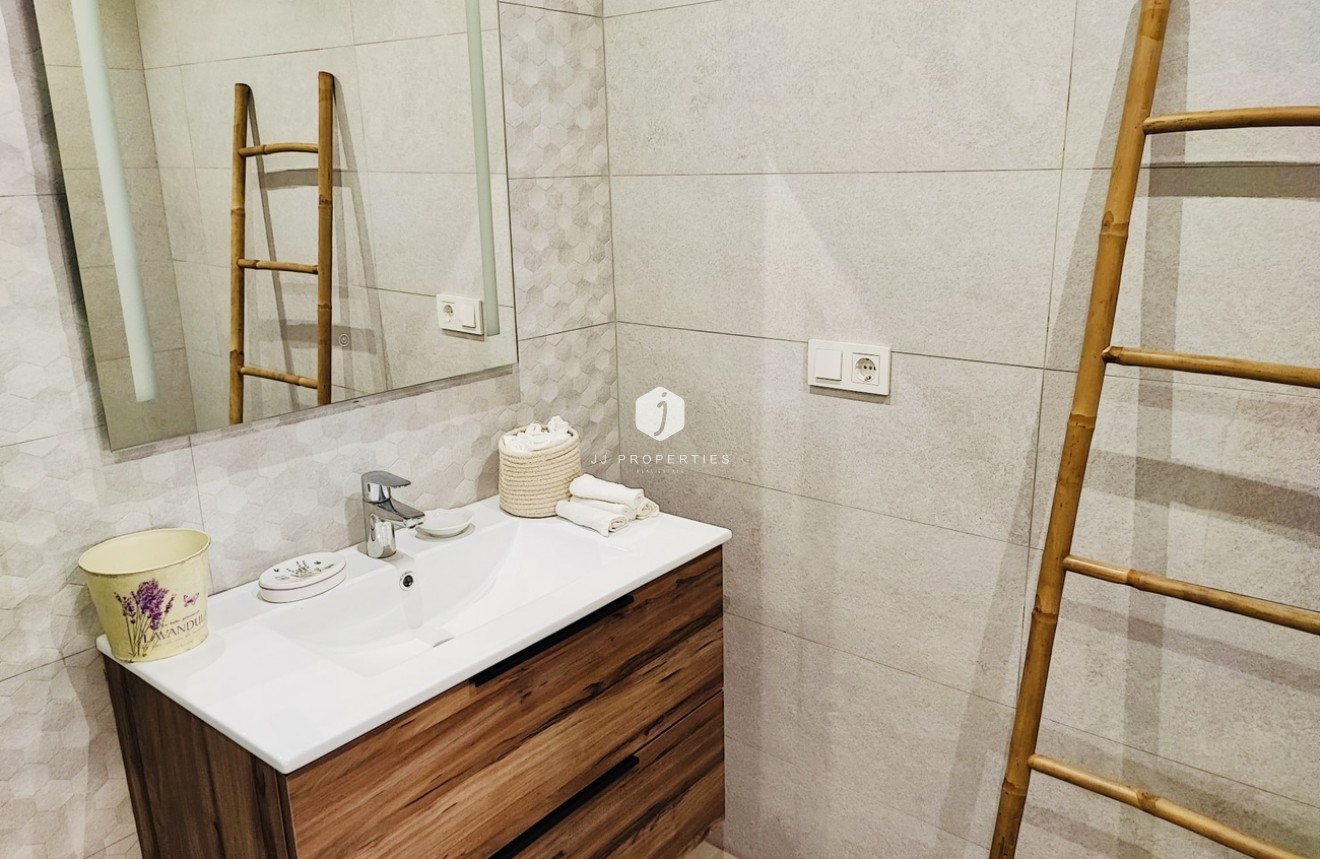 D'occasion - Appartement -
Torrevieja - Costa Blanca