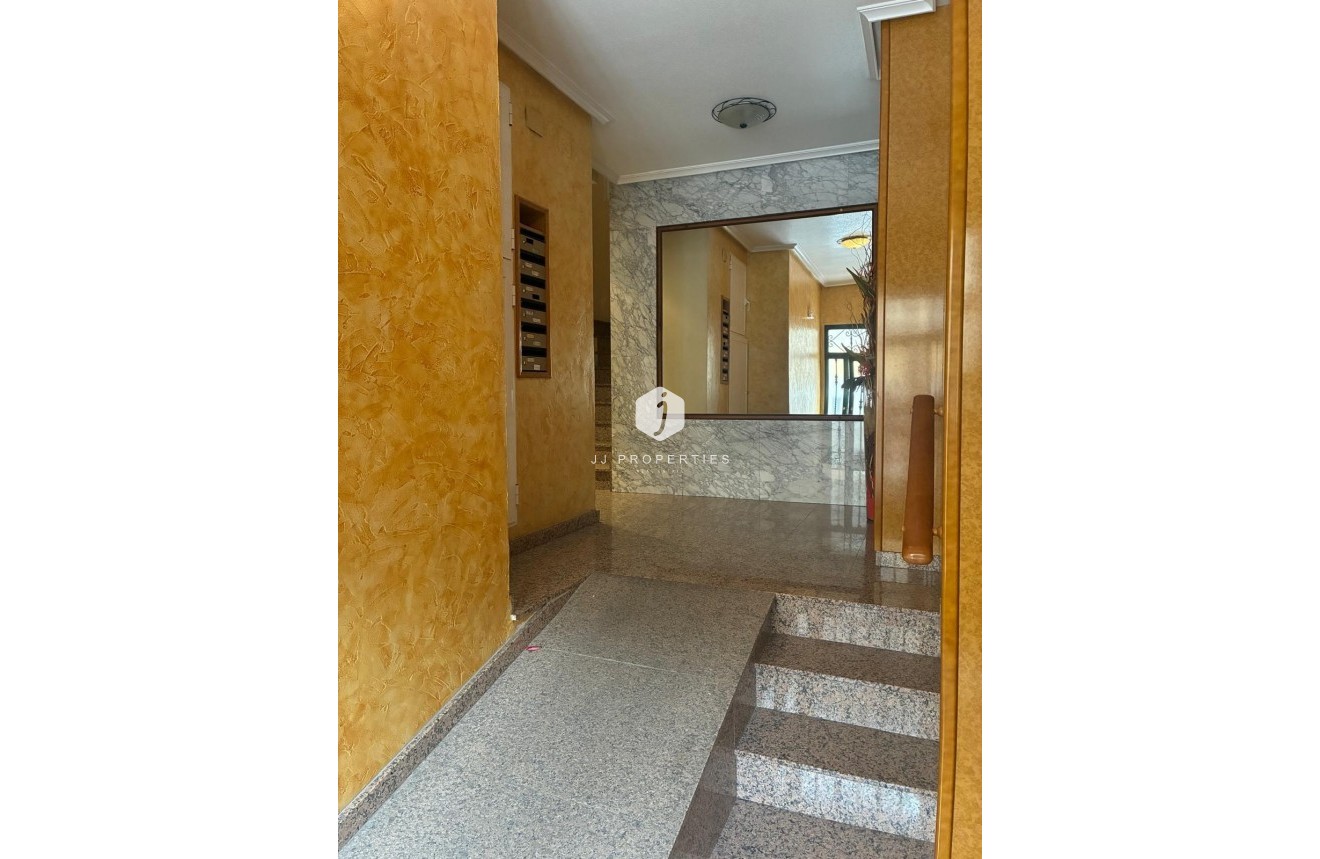 D'occasion - Appartement -
Almoradí - centro