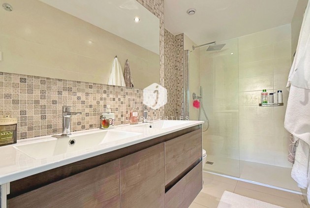 Z drugiej ręki - Mieszkanie w bloku -
Torrevieja - Costa Blanca