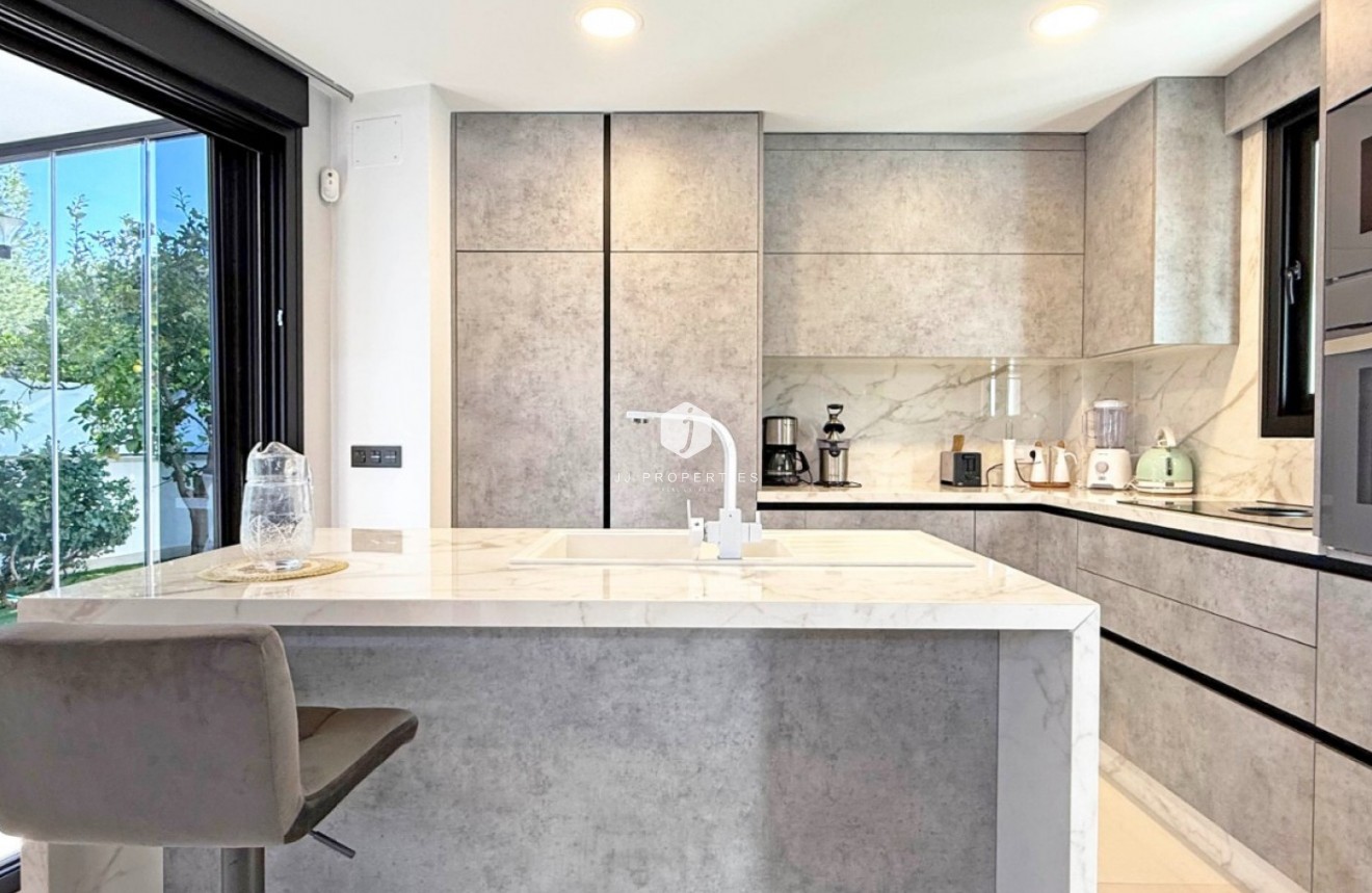 Aus zweiter Hand - Villa -
Orihuela Costa - Costa Blanca