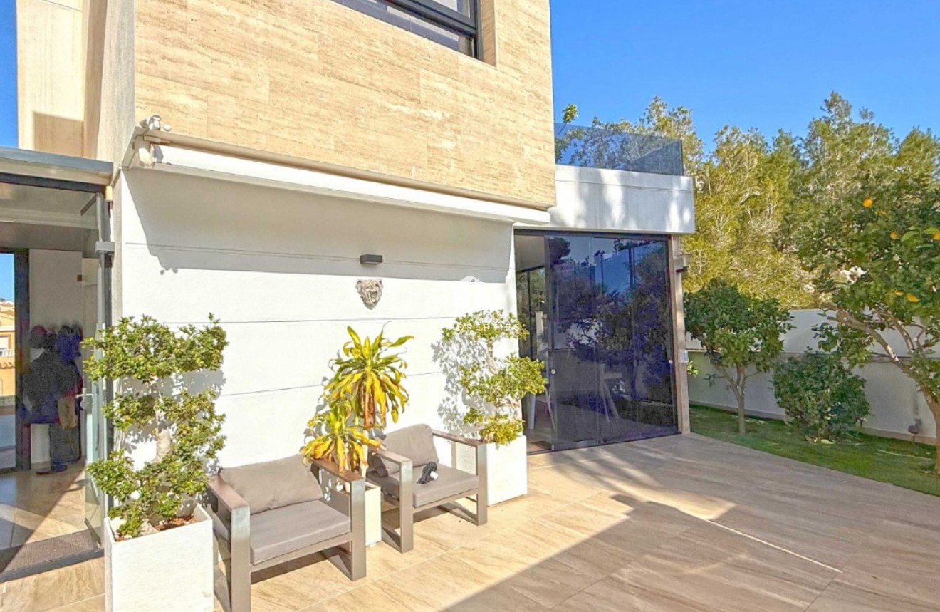 Aus zweiter Hand - Villa -
Orihuela Costa - Costa Blanca