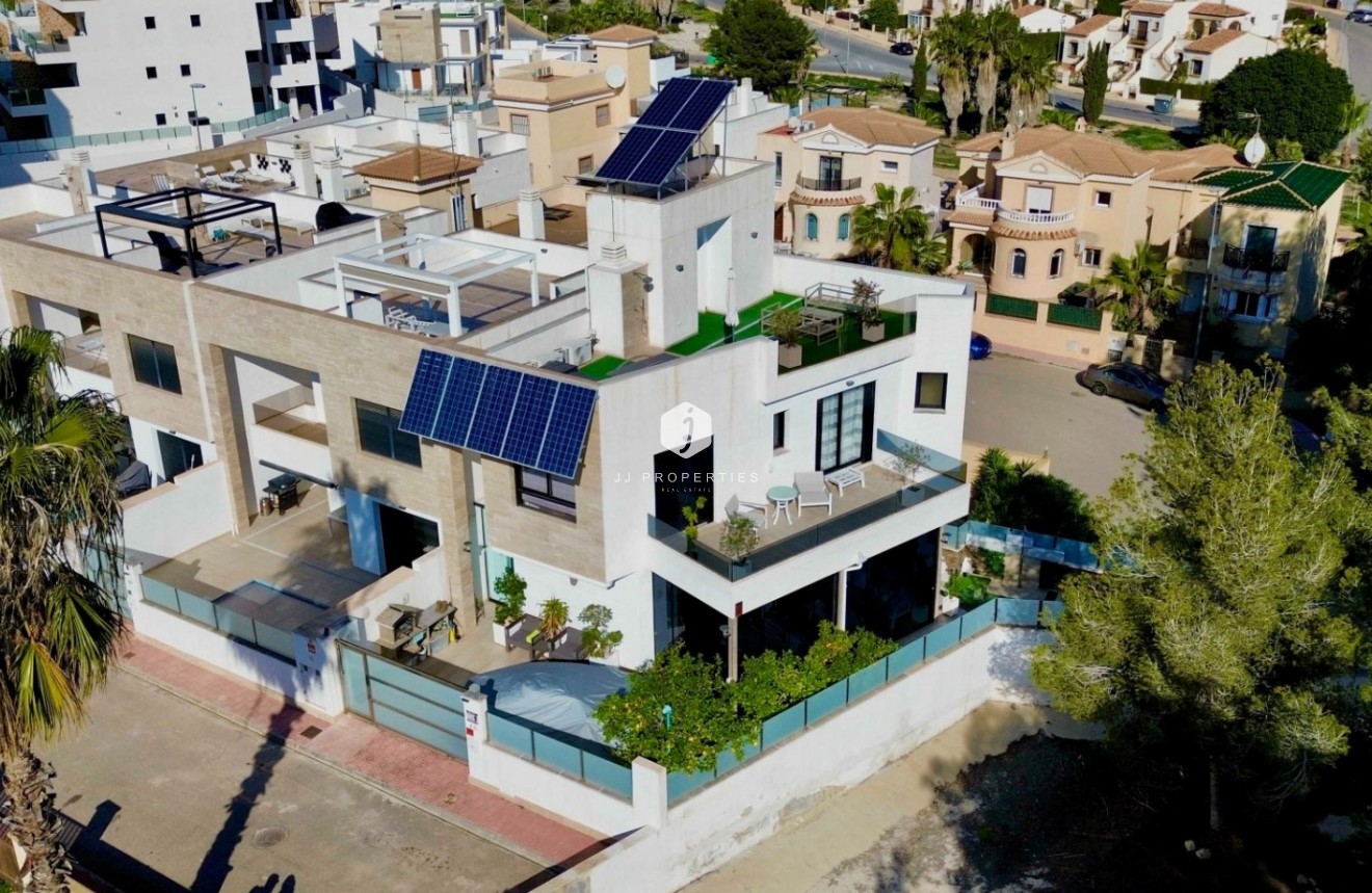 Aus zweiter Hand - Villa -
Orihuela Costa - Costa Blanca