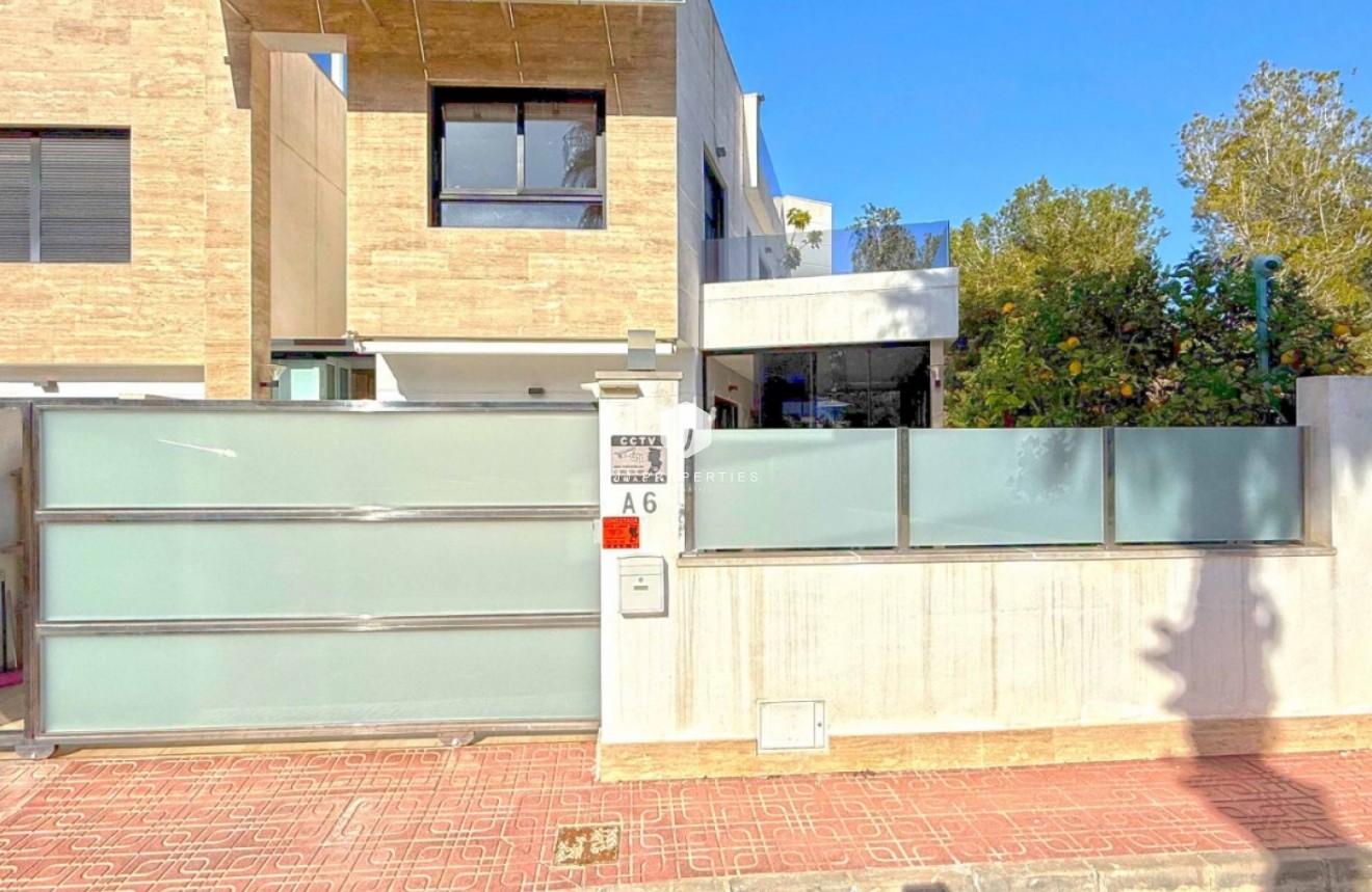 Aus zweiter Hand - Villa -
Orihuela Costa - Costa Blanca