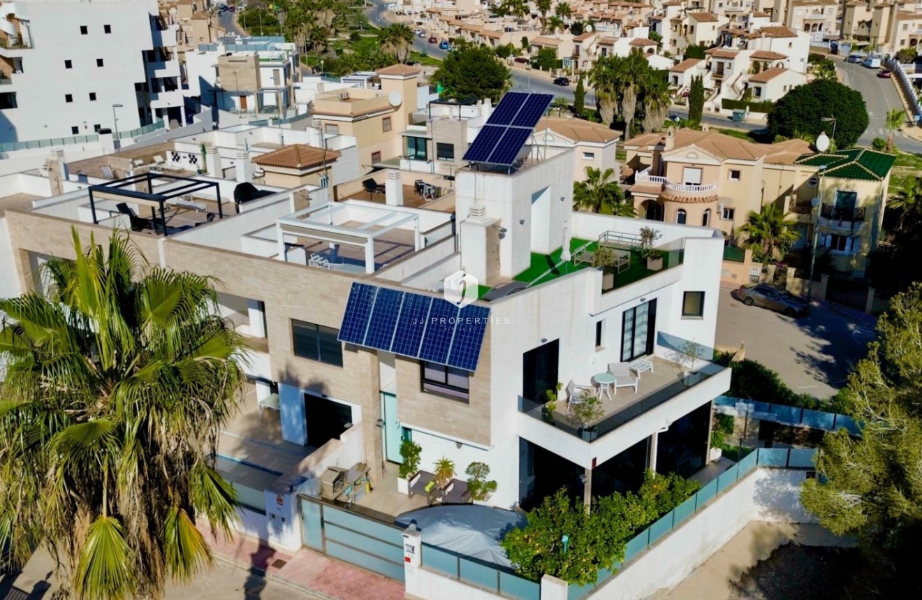 Aus zweiter Hand - Villa -
Orihuela Costa - Costa Blanca