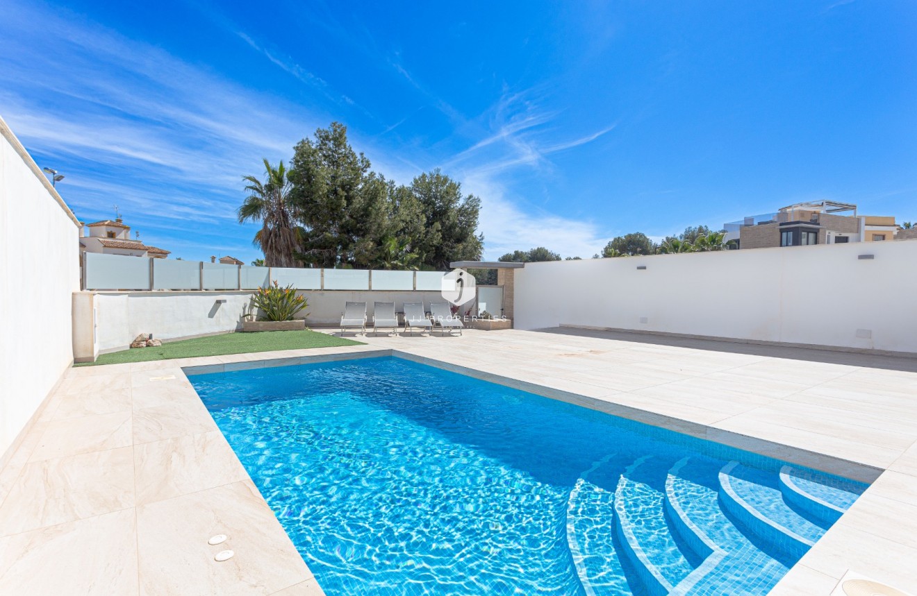 Aus zweiter Hand - Villa -
Orihuela Costa - Costa Blanca