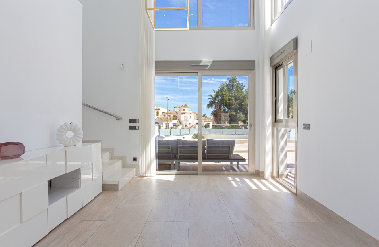 Aus zweiter Hand - Villa -
Orihuela Costa - Costa Blanca