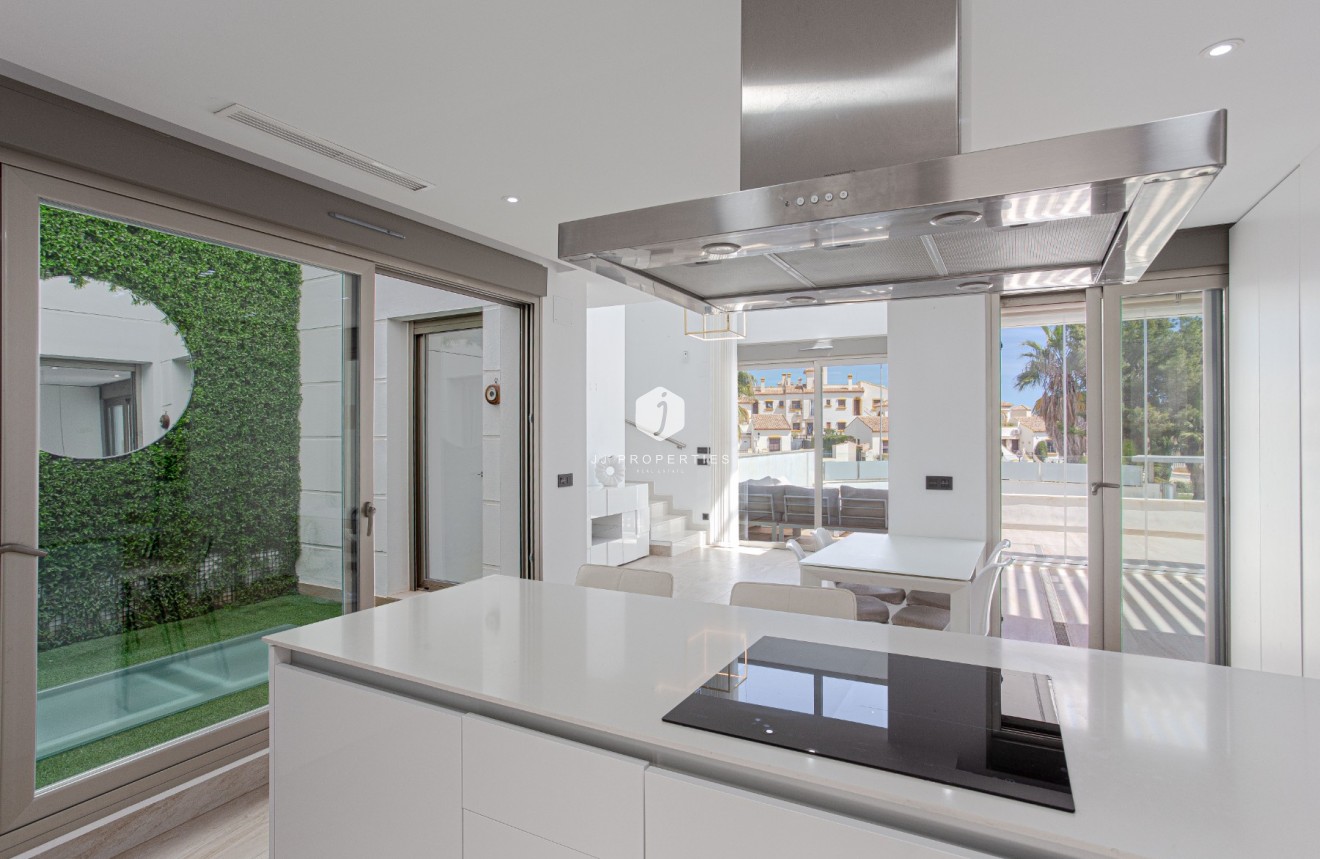 Aus zweiter Hand - Villa -
Orihuela Costa - Costa Blanca