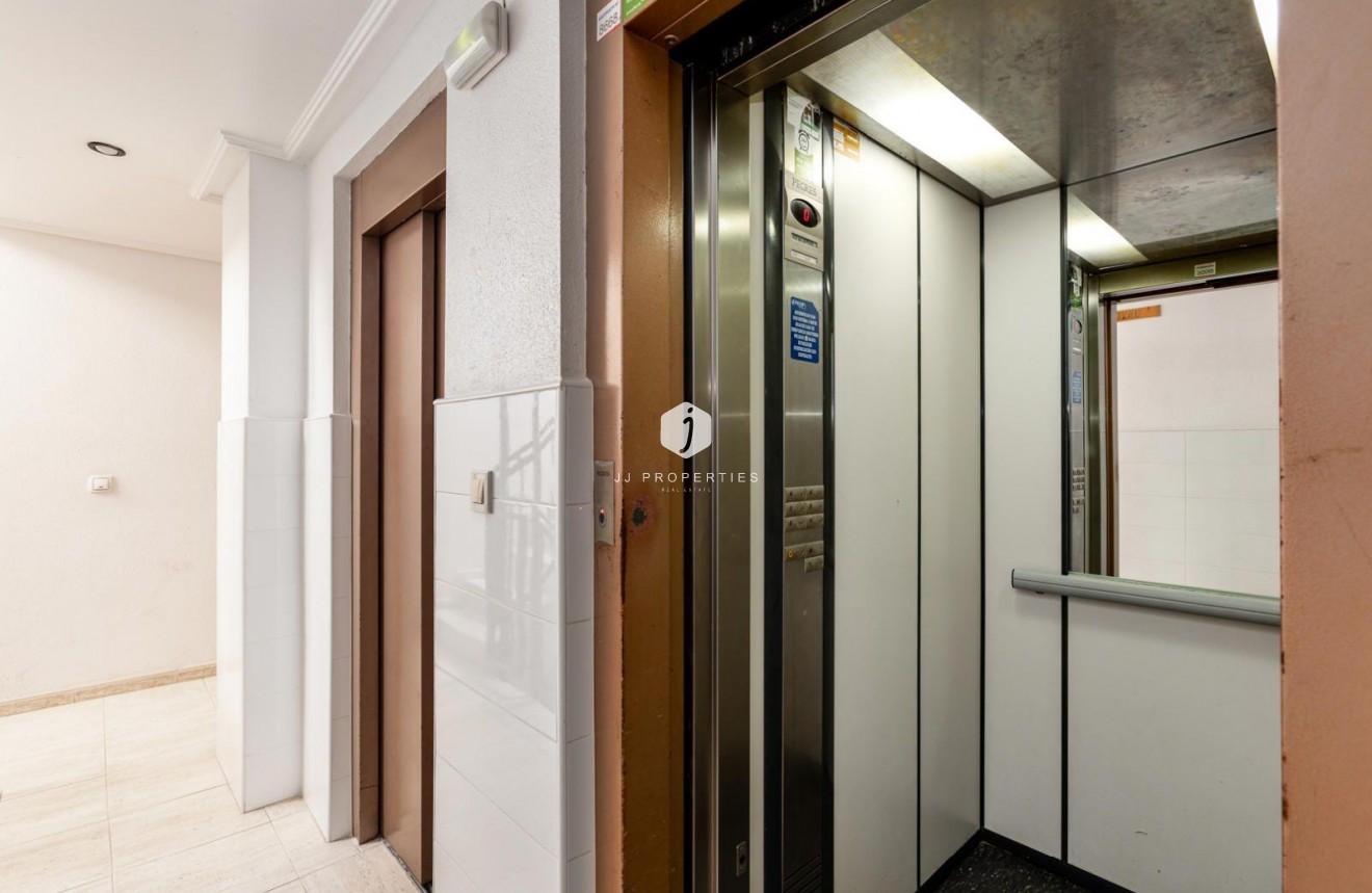 Tweedehands - Appartement / flat -
Torrevieja - Playa del Cura