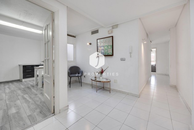 Aus zweiter Hand - Wohnung -
Torrevieja - Centro