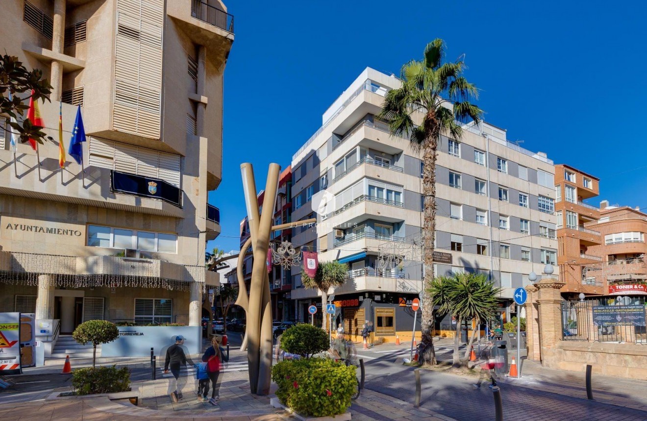 Aus zweiter Hand - Wohnung -
Torrevieja - Centro