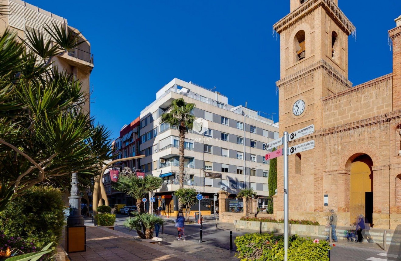 Aus zweiter Hand - Wohnung -
Torrevieja - Centro