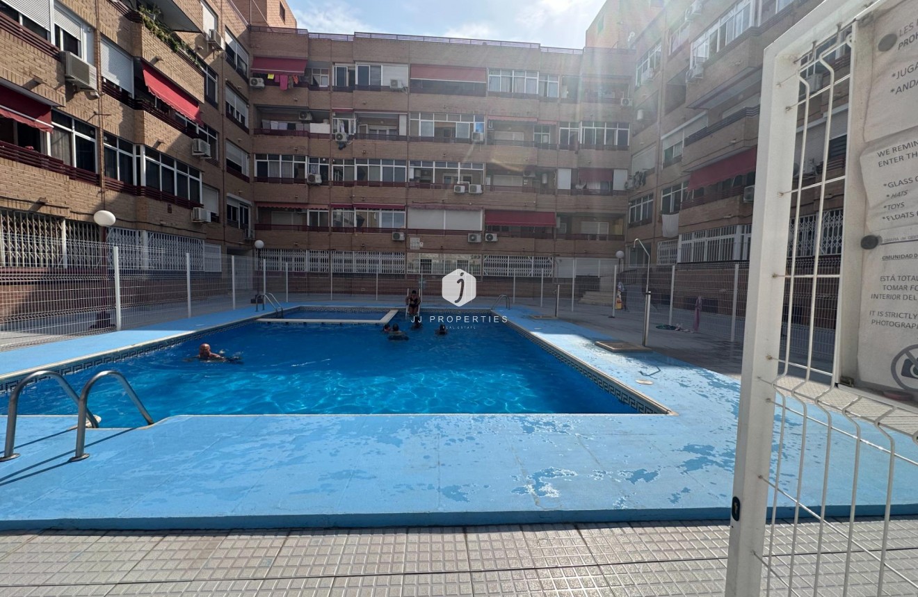 Tweedehands - Appartement / flat -
Torrevieja - Centro