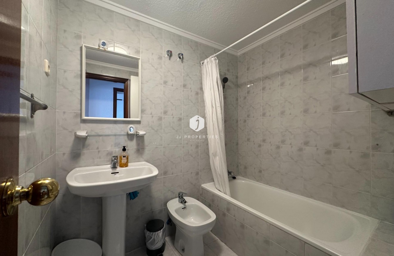 Tweedehands - Appartement / flat -
Torrevieja - Centro