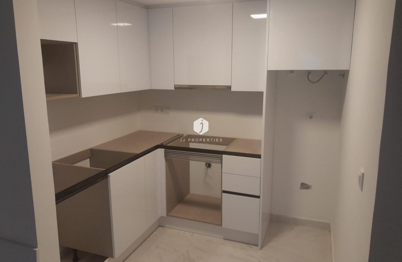 Z drugiej ręki - Szalet -
Torrevieja - aguas nuevas