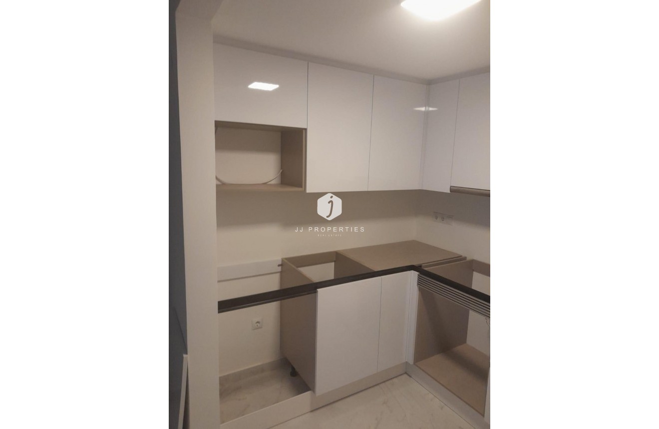 Z drugiej ręki - Szalet -
Torrevieja - aguas nuevas