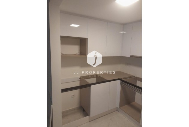 Z drugiej ręki - Szalet -
Torrevieja - aguas nuevas