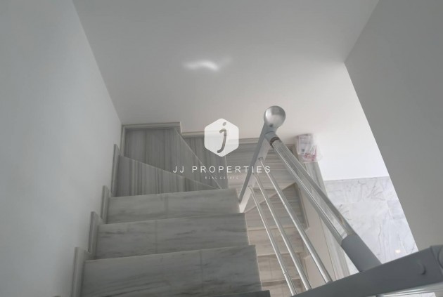 Z drugiej ręki - Szalet -
Torrevieja - aguas nuevas