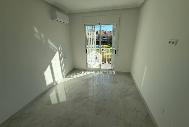 Z drugiej ręki - Szalet -
Torrevieja - aguas nuevas