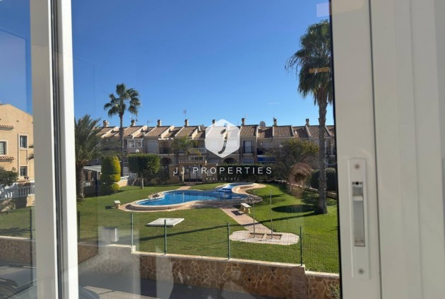 Z drugiej ręki - Szalet -
Torrevieja - aguas nuevas