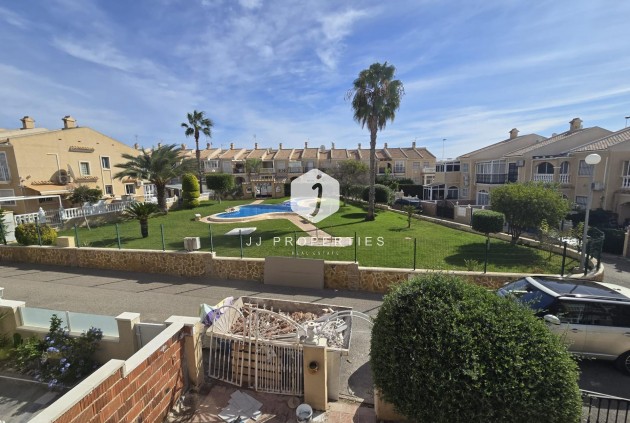 Z drugiej ręki - Szalet -
Torrevieja - aguas nuevas