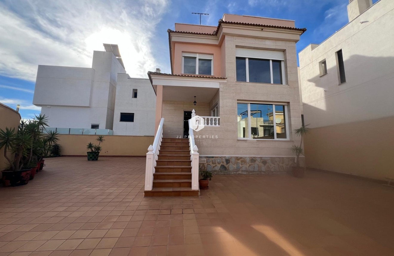 Resale - Villa -
Orihuela Costa - Villamartín-las Filipinas