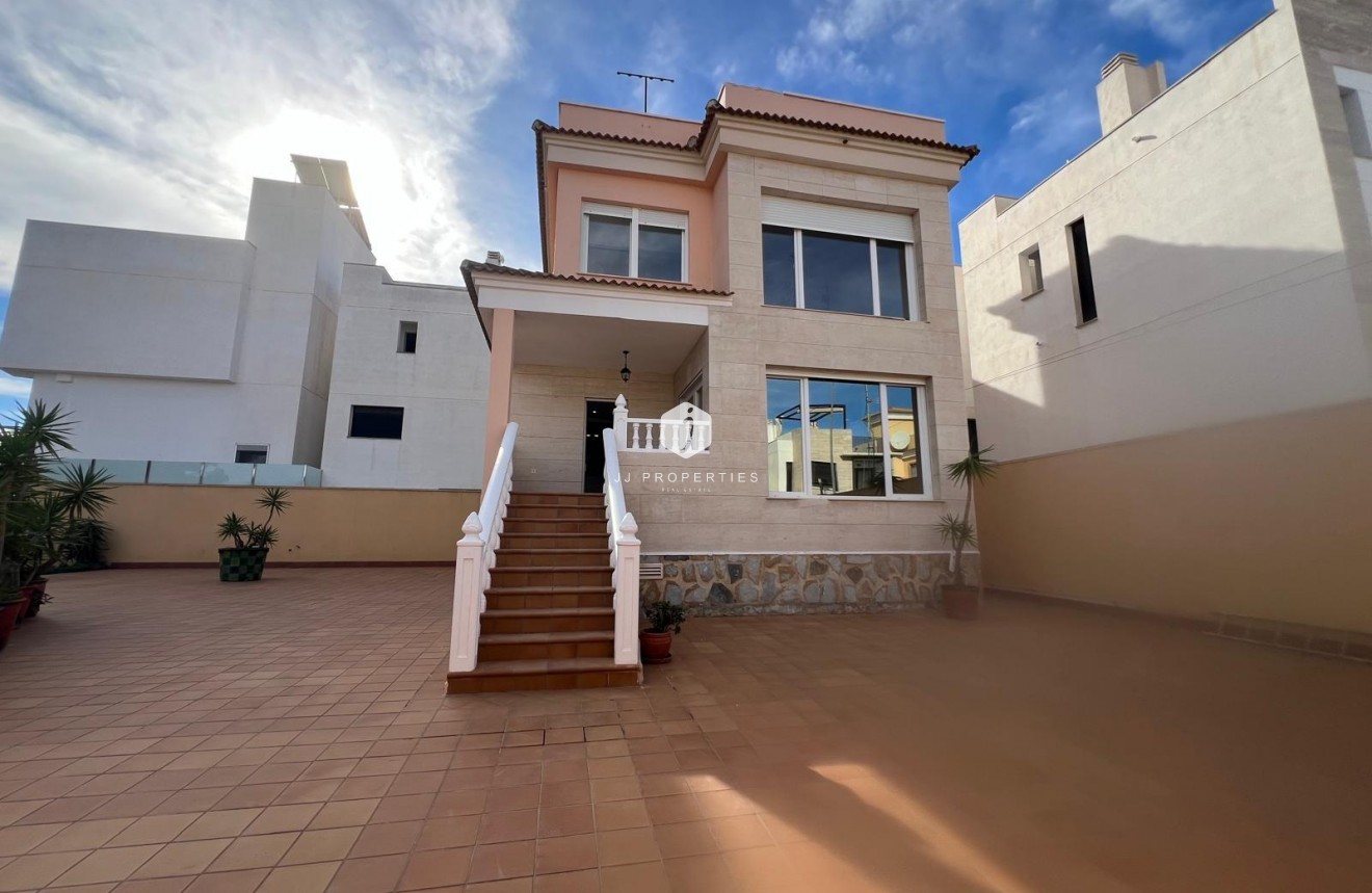 Resale - Villa -
Orihuela Costa - Villamartín-las Filipinas