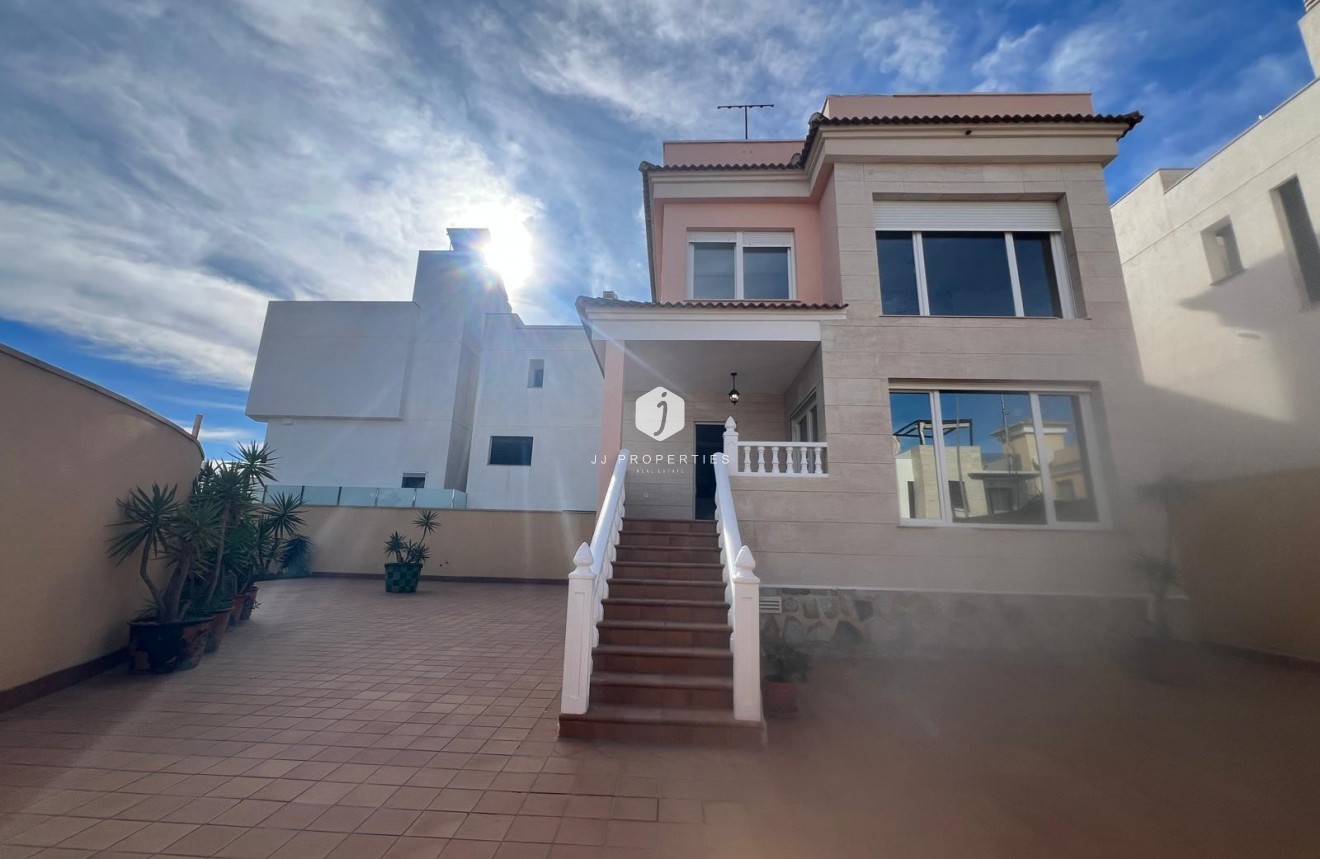 Resale - Villa -
Orihuela Costa - Villamartín-las Filipinas