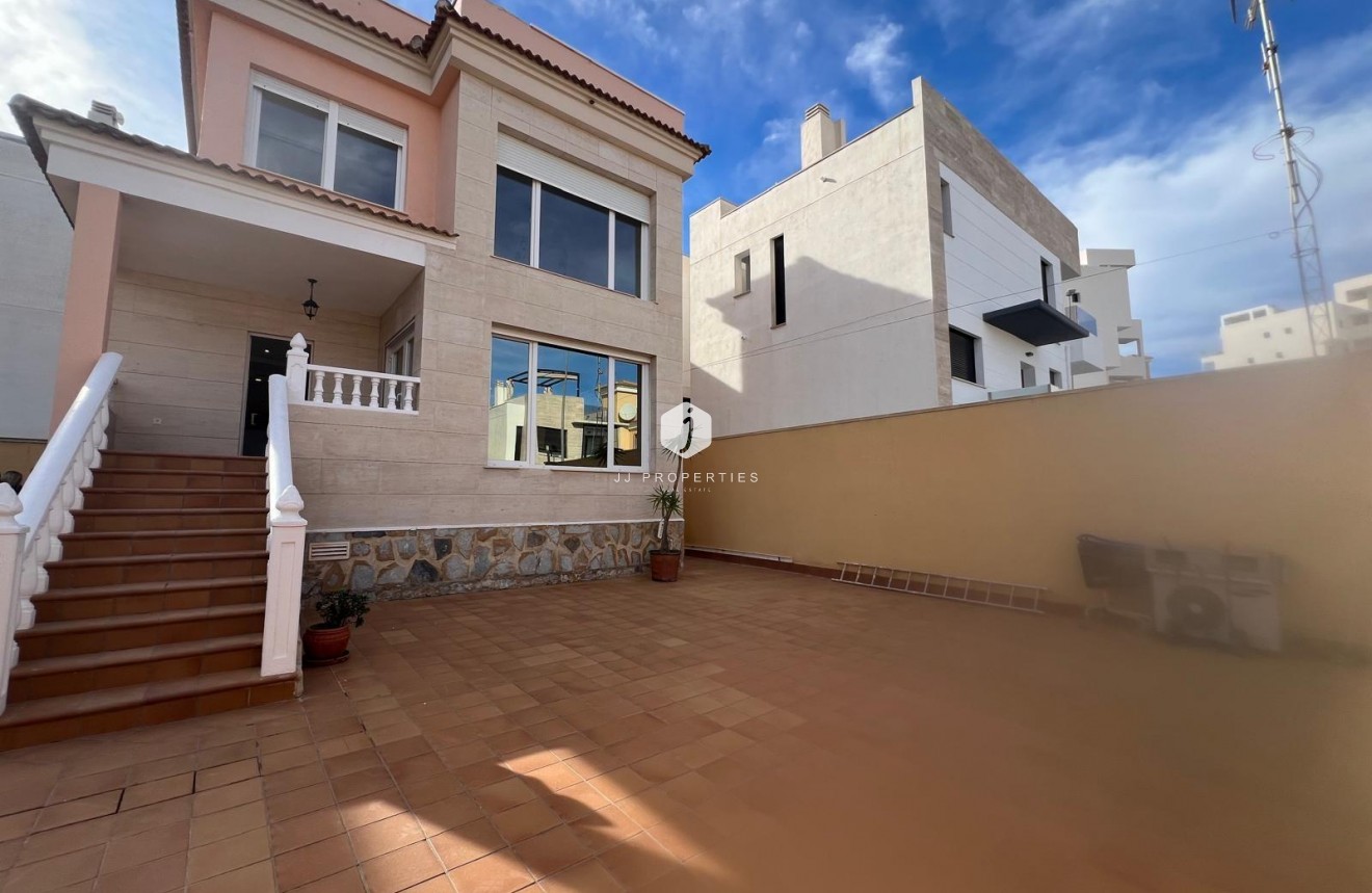 Resale - Villa -
Orihuela Costa - Villamartín-las Filipinas