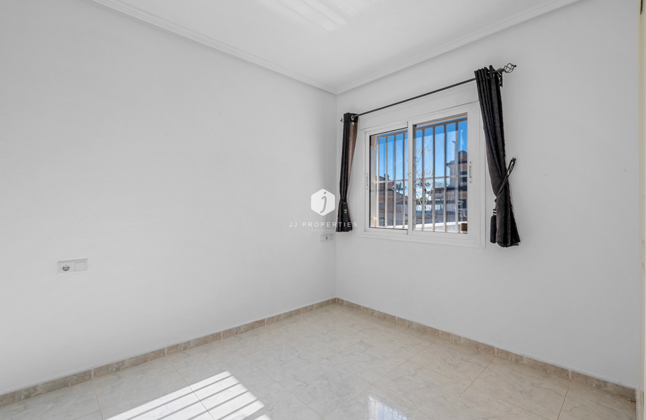 Tweedehands - Villa -
Rojales - Inland