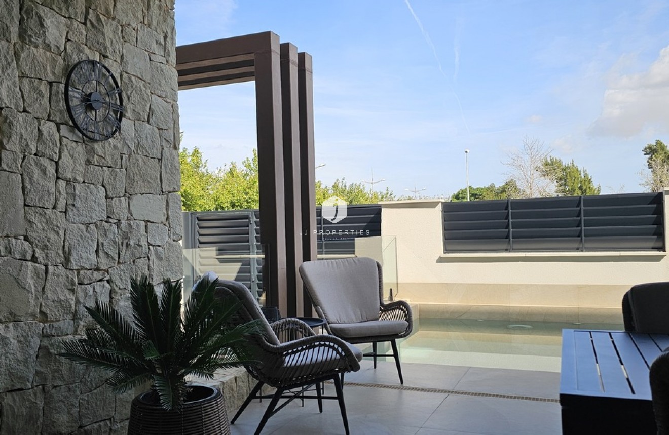 Segunda mano - Villa -
Dolores - Sector 4