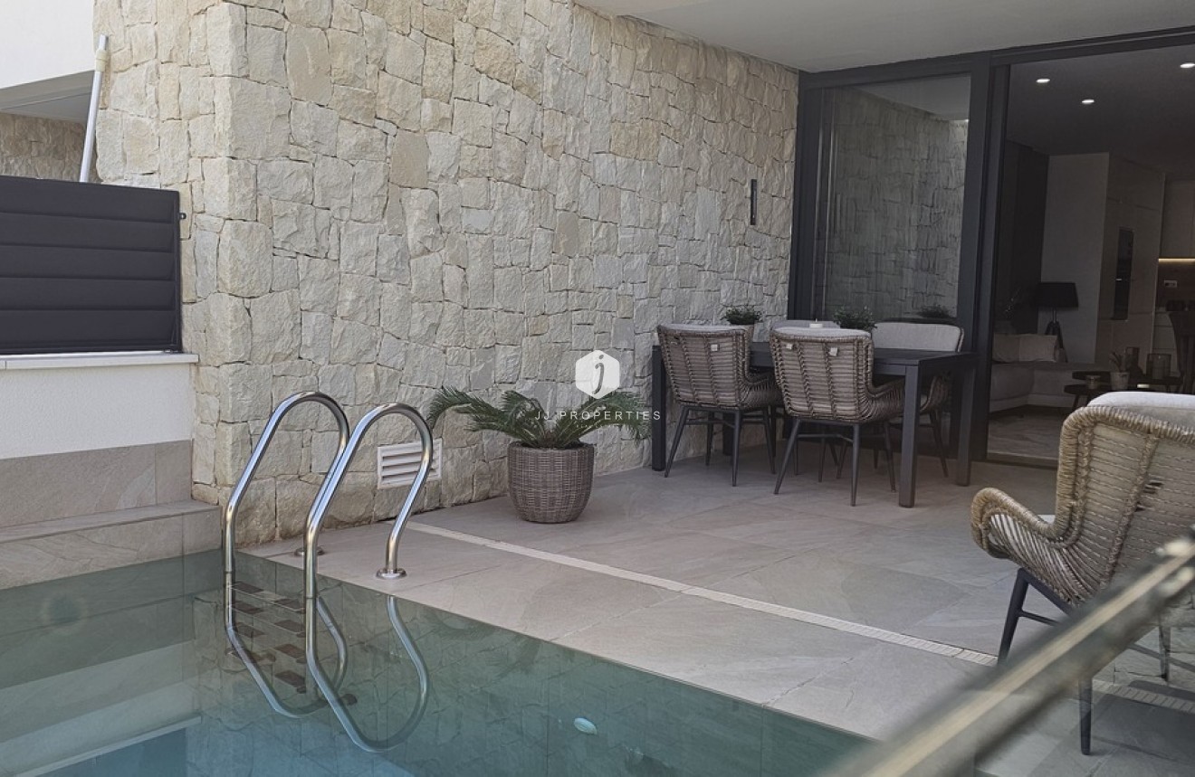 Segunda mano - Villa -
Dolores - Sector 4