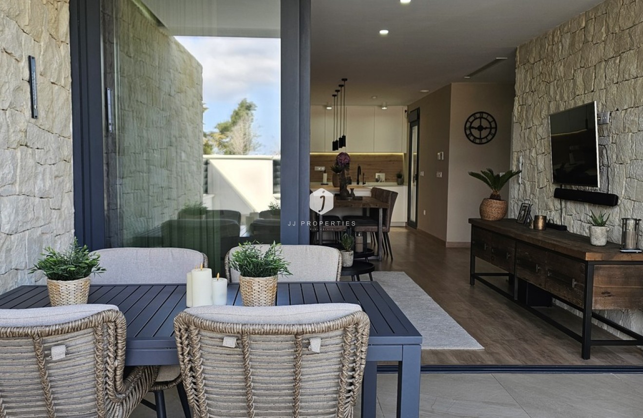 Segunda mano - Villa -
Dolores - Sector 4