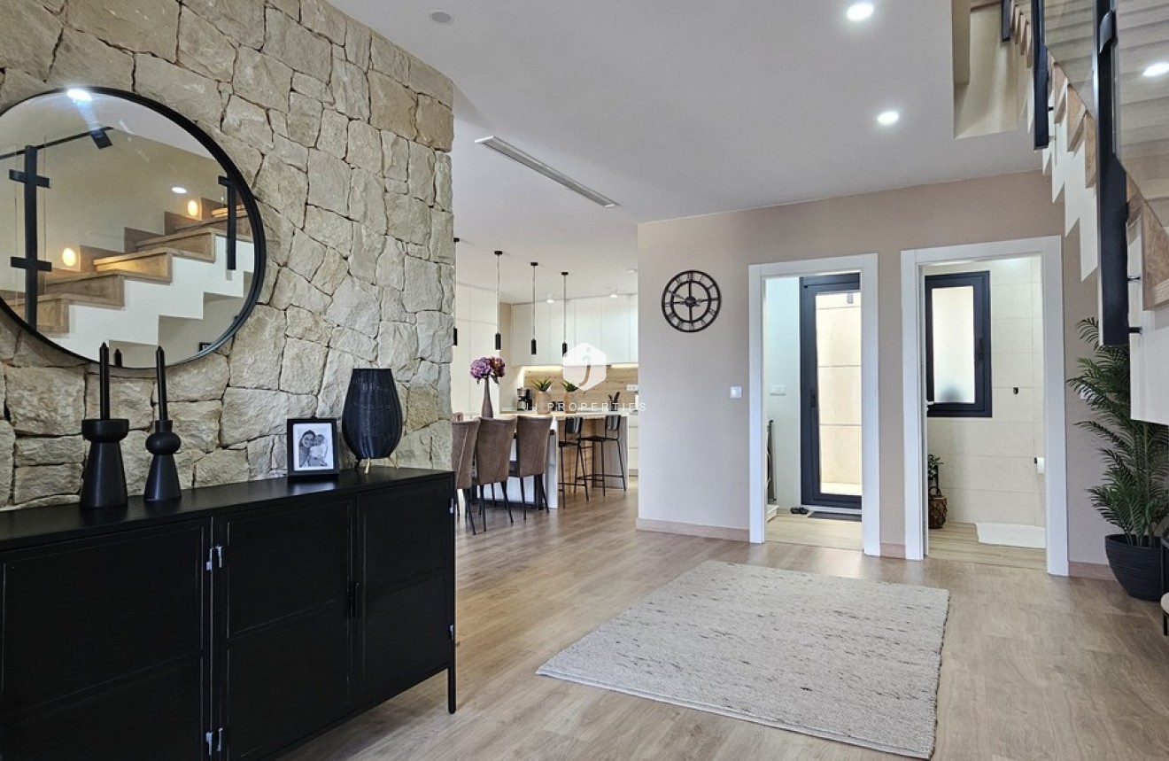 Segunda mano - Villa -
Dolores - Sector 4