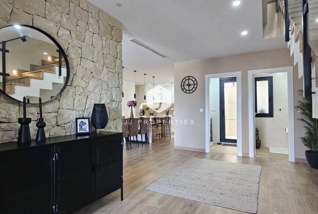 Segunda mano - Villa -
Dolores - Sector 4