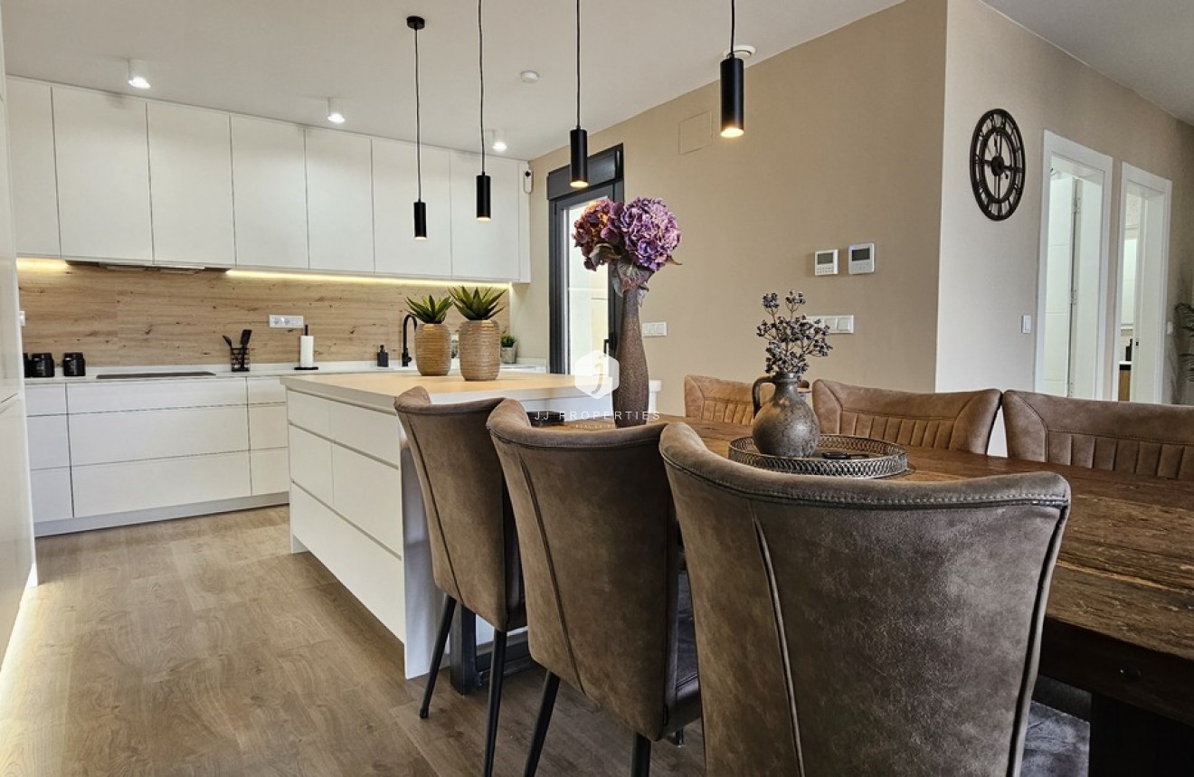 Segunda mano - Villa -
Dolores - Sector 4