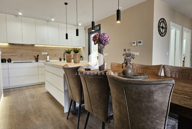 Segunda mano - Villa -
Dolores - Sector 4