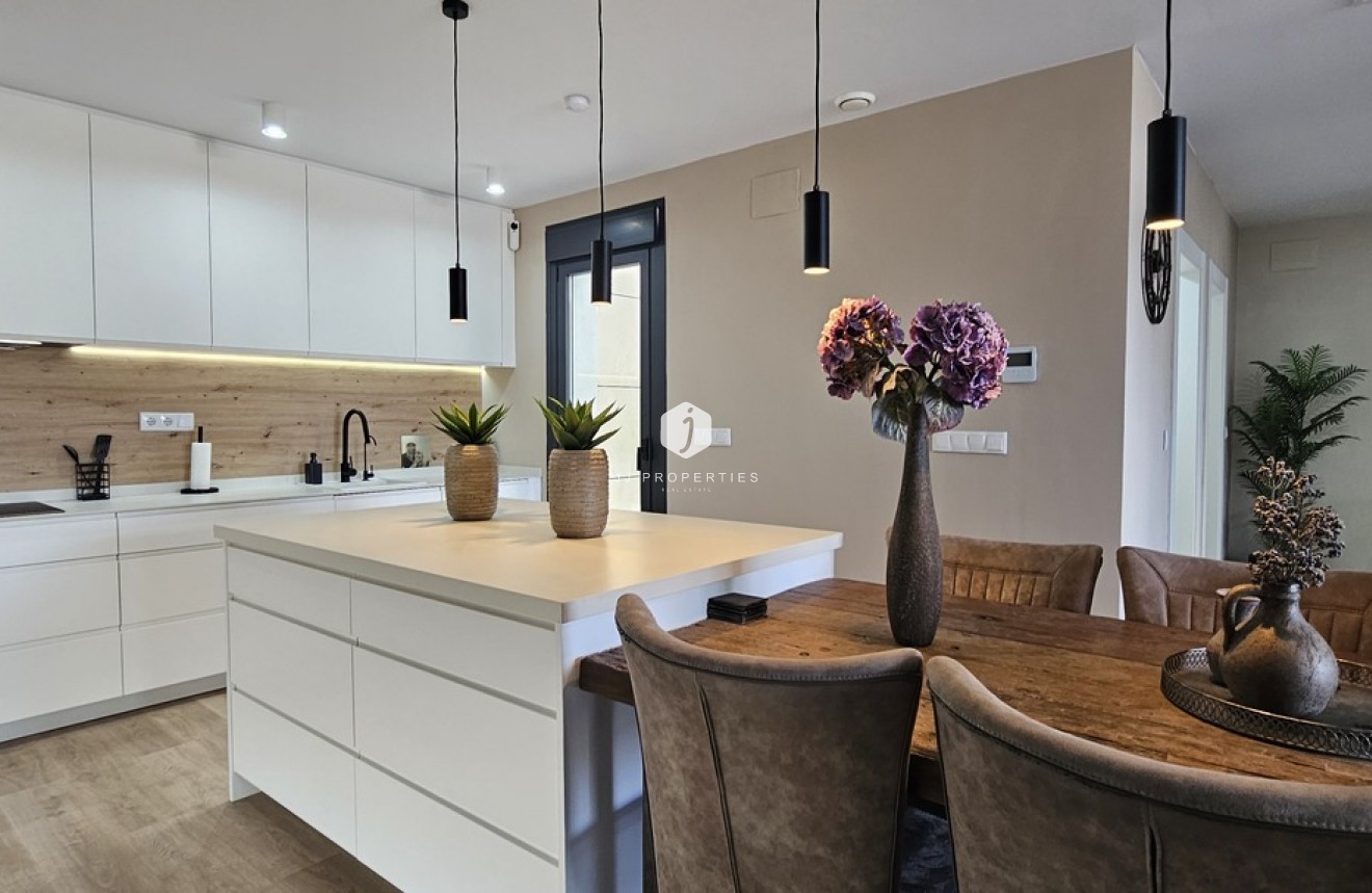 Segunda mano - Villa -
Dolores - Sector 4