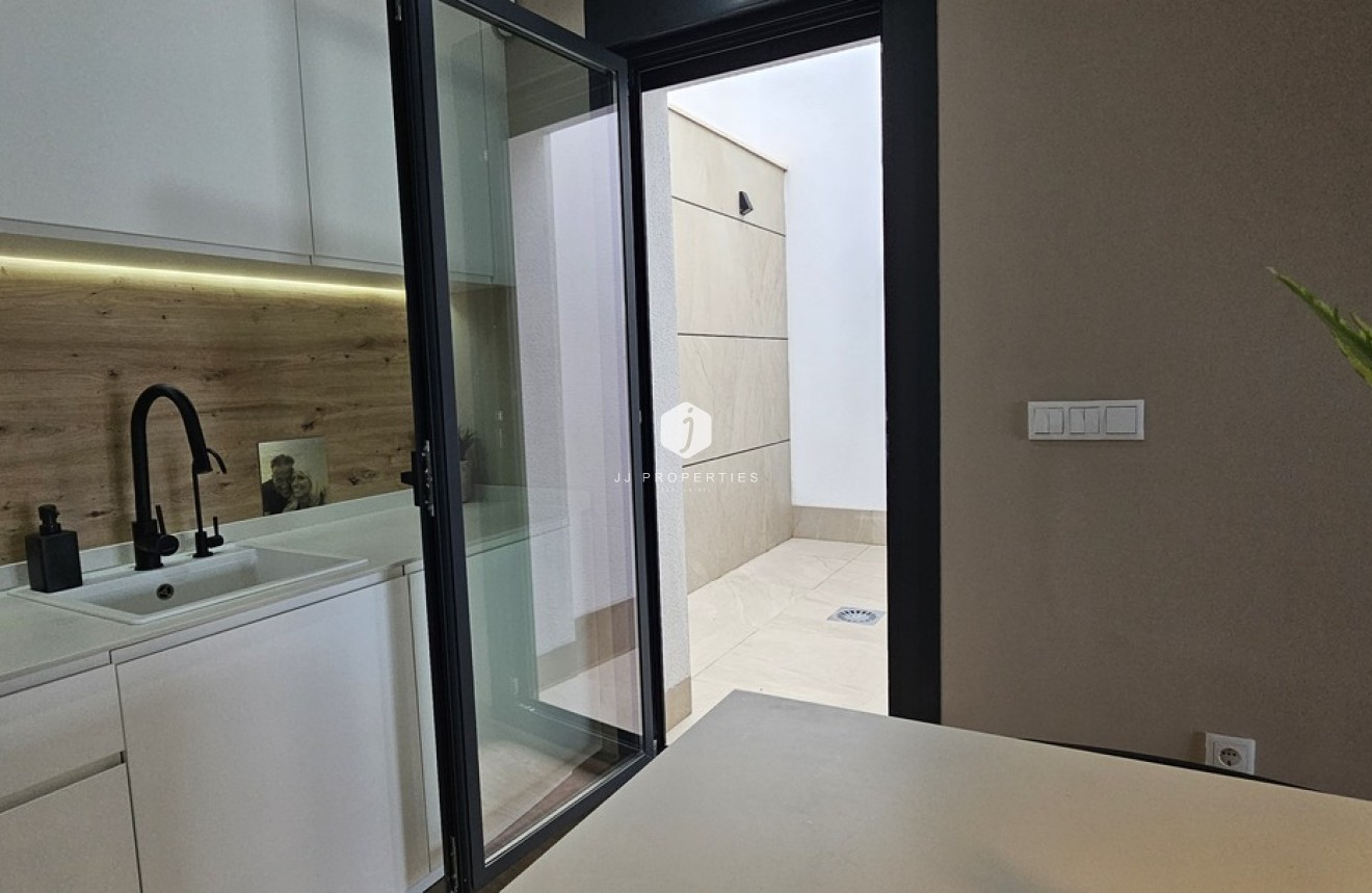 Segunda mano - Villa -
Dolores - Sector 4