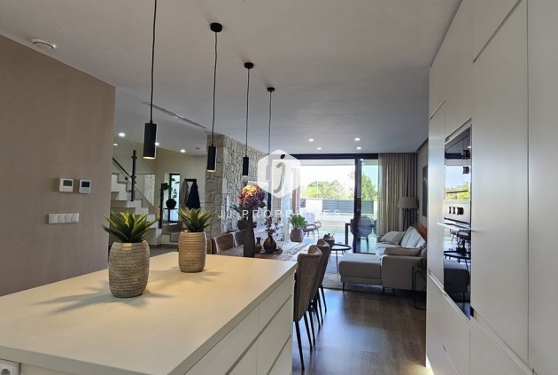 Segunda mano - Villa -
Dolores - Sector 4