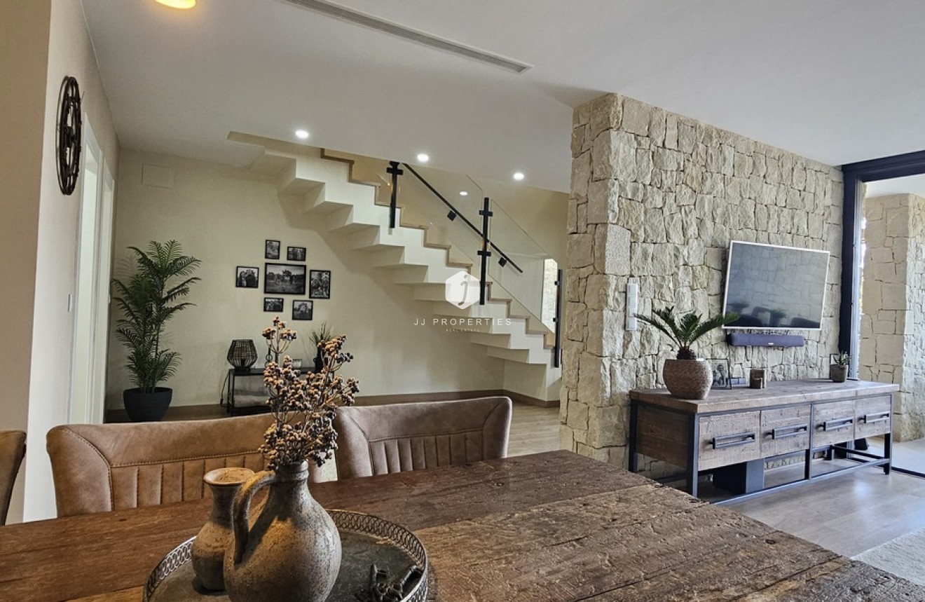 Segunda mano - Villa -
Dolores - Sector 4