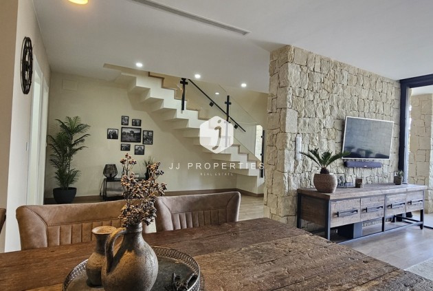 Segunda mano - Villa -
Dolores - Sector 4