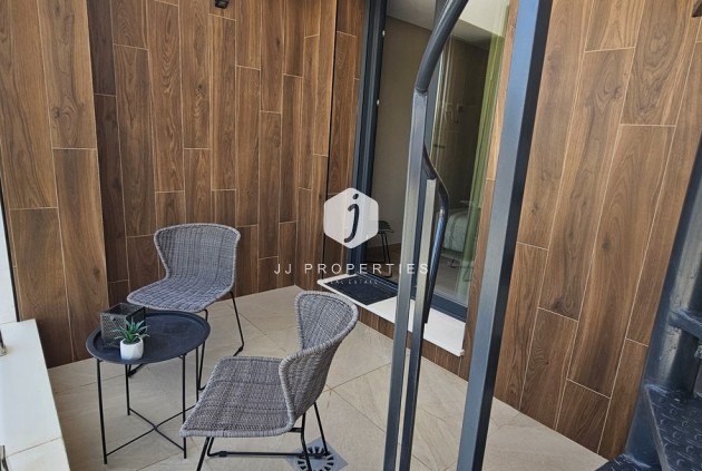 Segunda mano - Villa -
Dolores - Sector 4